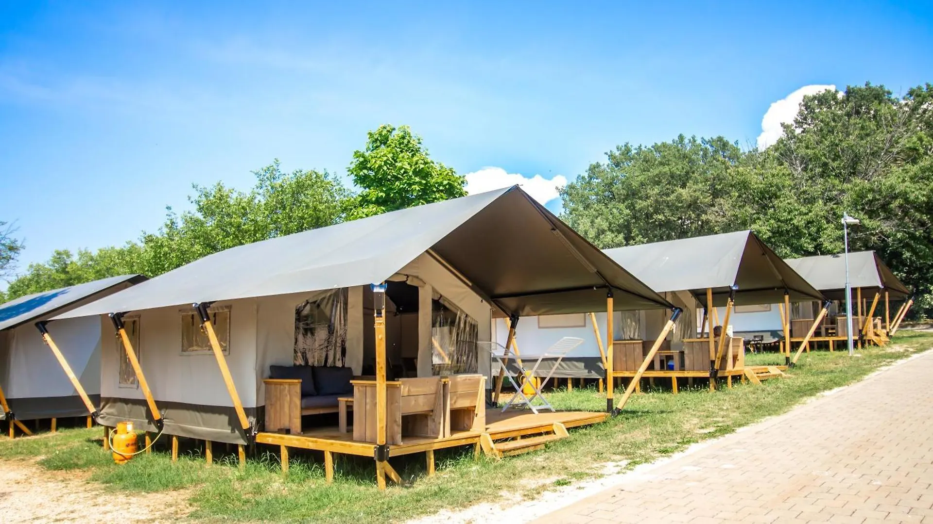 Easyatent Safari Tent Lanterna Cervar-Porat Holiday park