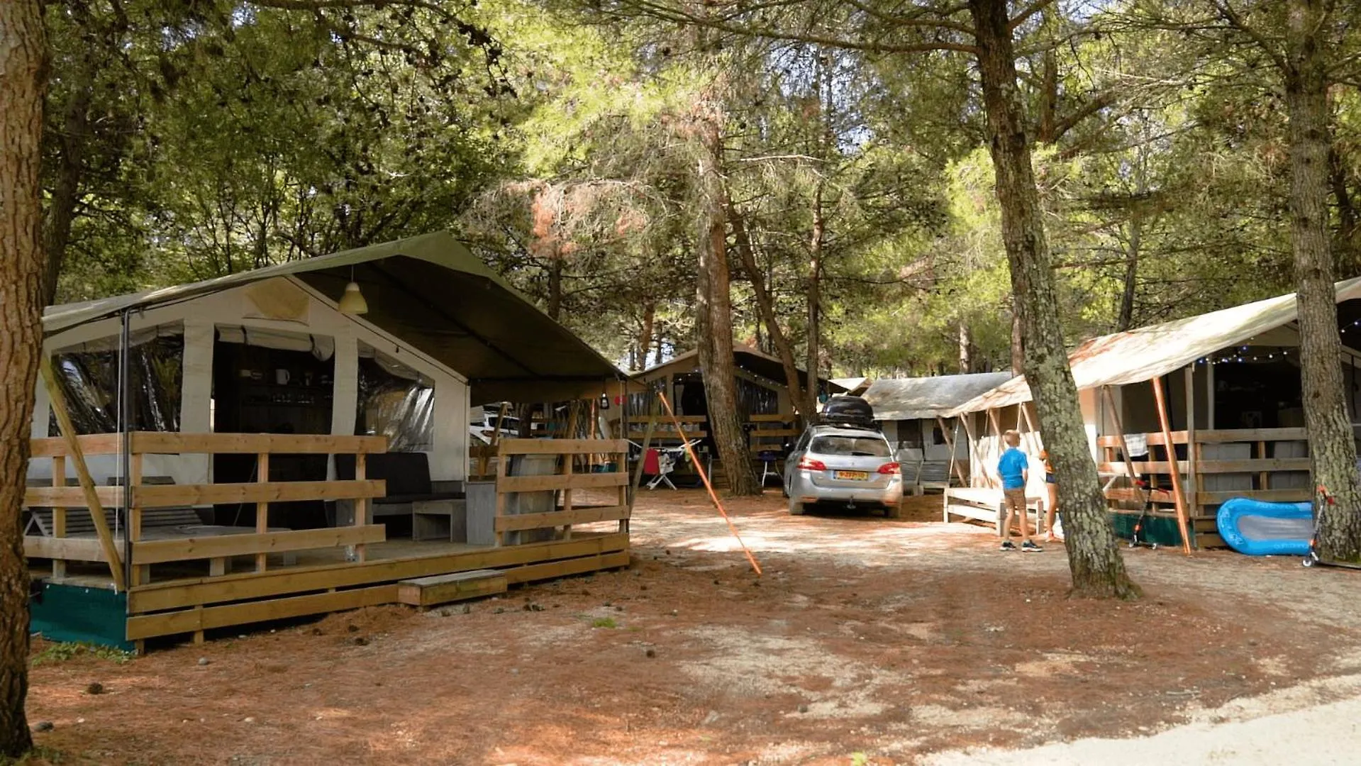Easyatent Safari Tent Lanterna Červar-Porat 0*,