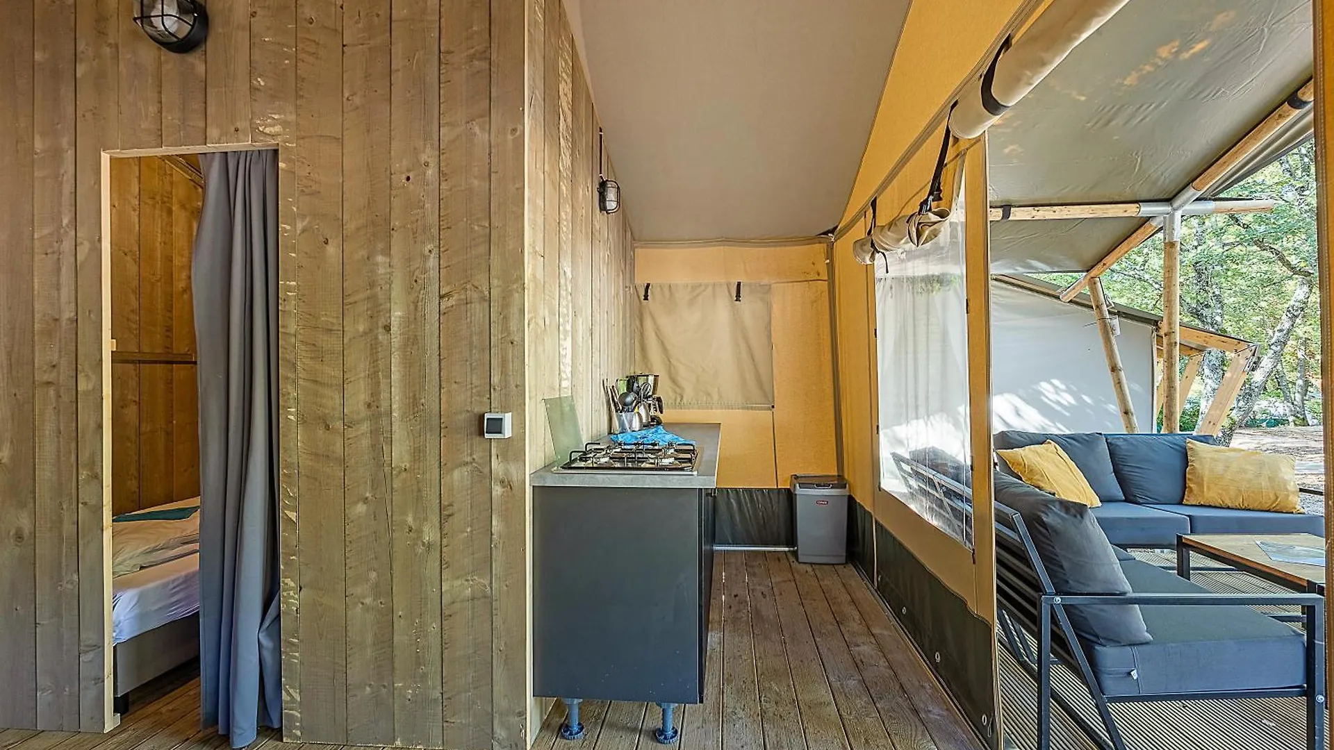 Easyatent Safari Tent Lanterna Červar-Porat 0*,