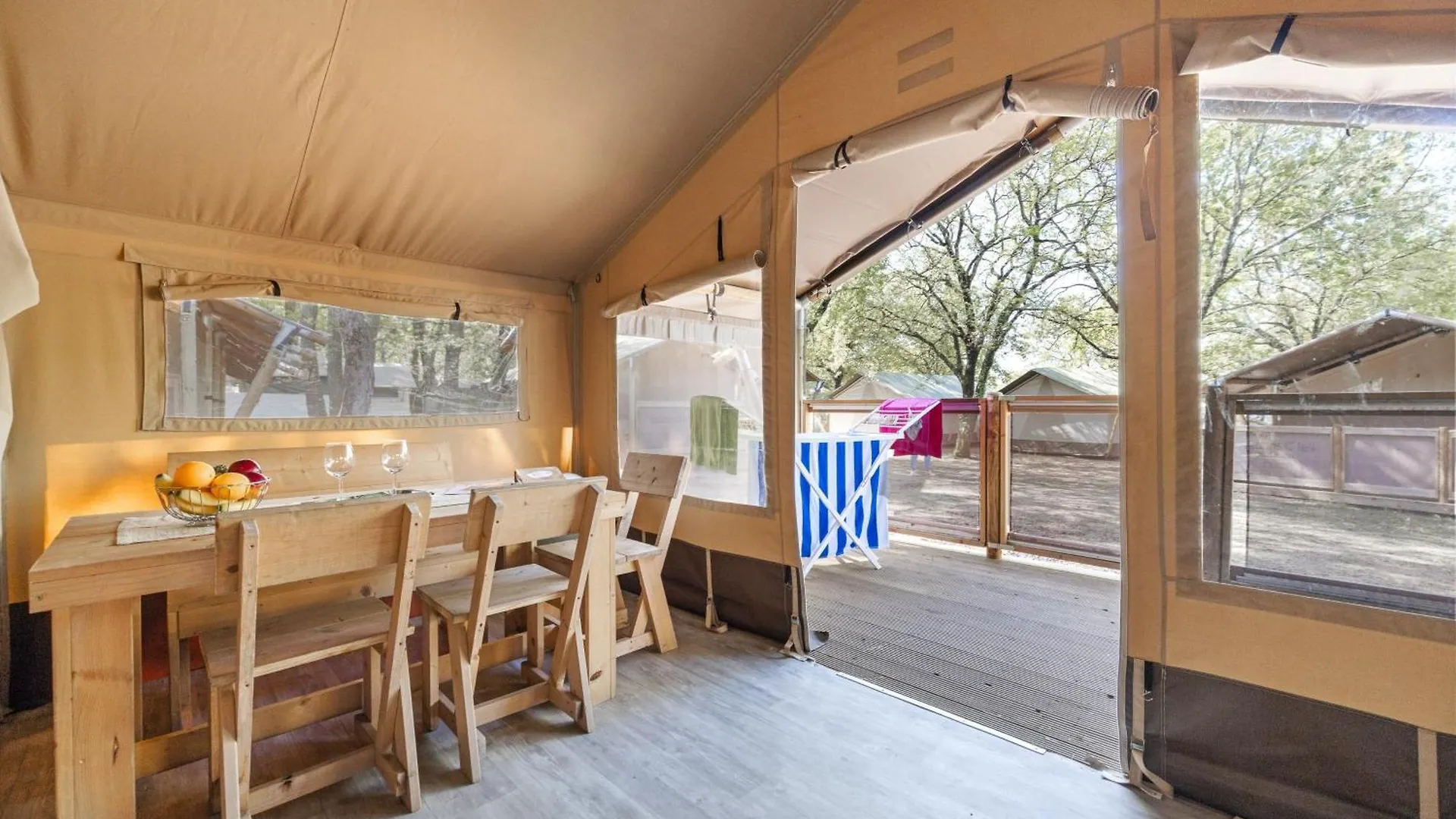 Easyatent Safari Tent Lanterna Červar-Porat Semesterpark