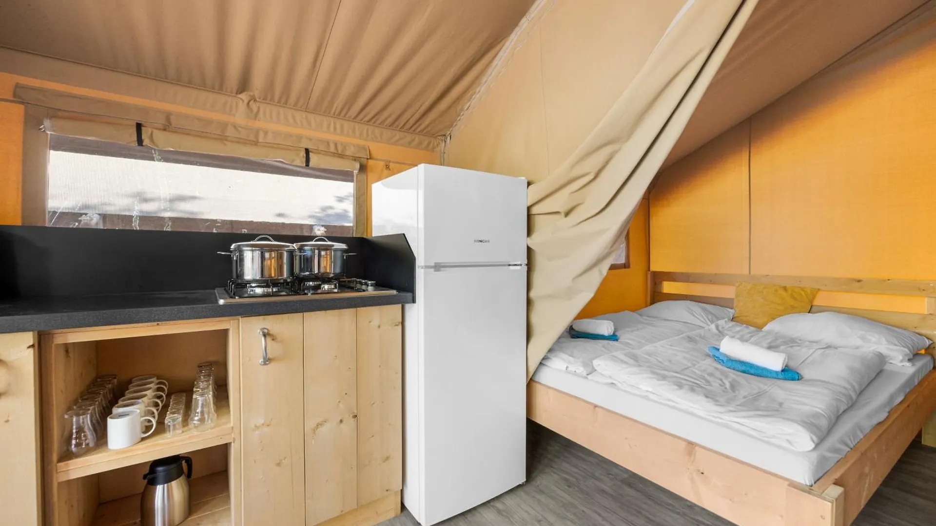 Easyatent Safari Tent Lanterna Červar-Porat Semesterpark