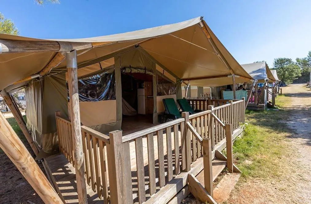 Easyatent Safari Tent Lanterna Cervar-Porat Holiday park