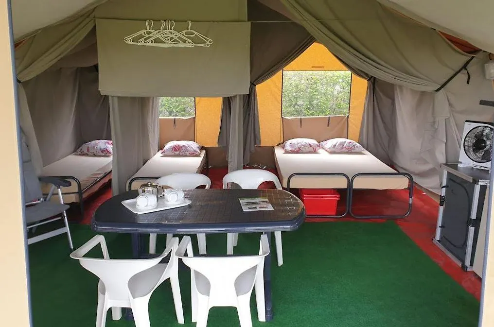 Holiday park Easyatent Safari Tent Lanterna Cervar-Porat