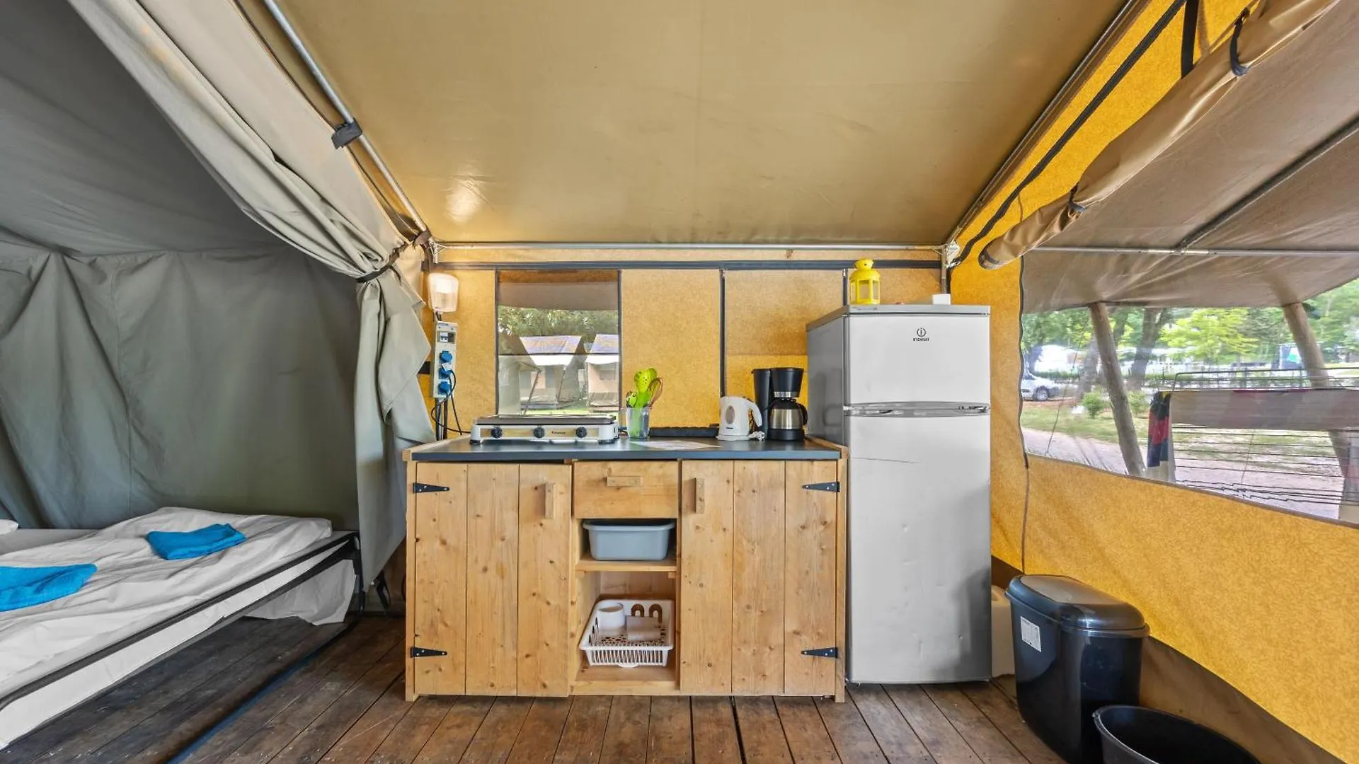 Easyatent Safari Tent Lanterna Cervar-Porat Holiday park