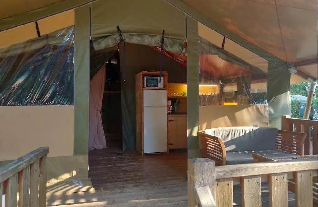 Easyatent Safari Tent Lanterna Cervar-Porat Holiday park